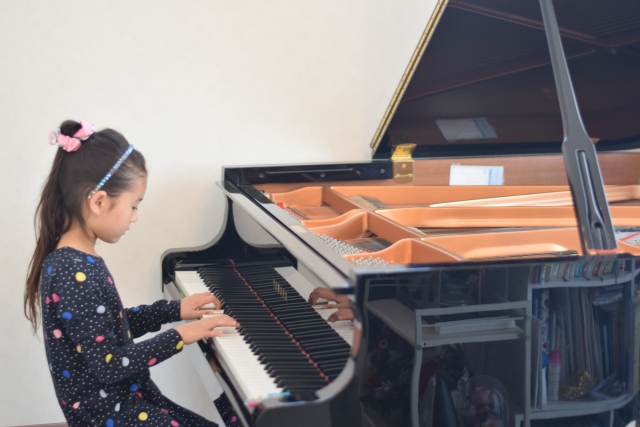 online piano lesson